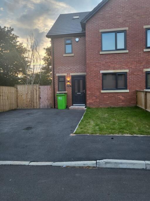 New 4 Bedrm House! Parking. 10Min To City / Etihad Mánchester Exterior foto