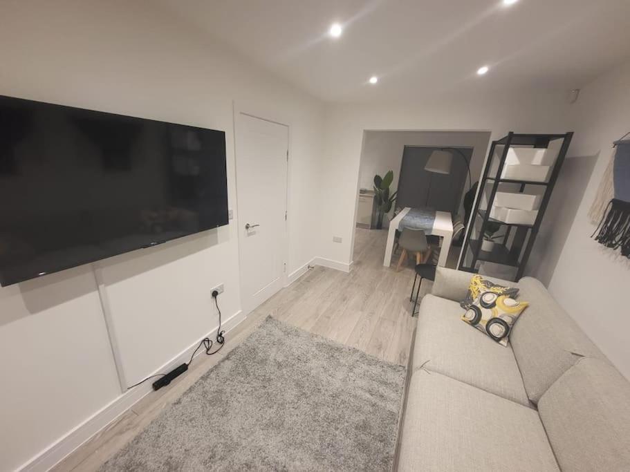 New 4 Bedrm House! Parking. 10Min To City / Etihad Mánchester Exterior foto